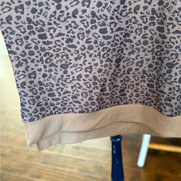 🐆 Leopard Print Pullover Long Sleeve Top, Size Large - Picture 12 of 13